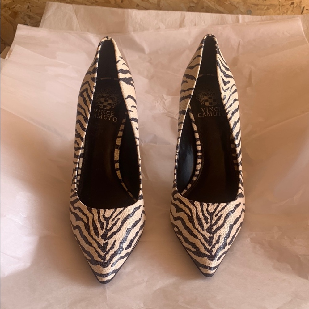 Vince Camuto Zebra Print Heels Kamerna Pointed Toe Pump Size 8.5 - Picture 6 of 12